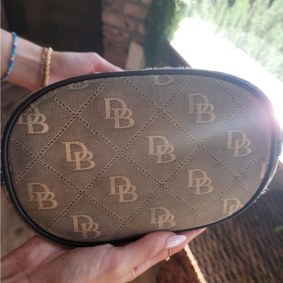 Vintage Dooney & Burke hand bag. Great condition! - Picture 4 of 6